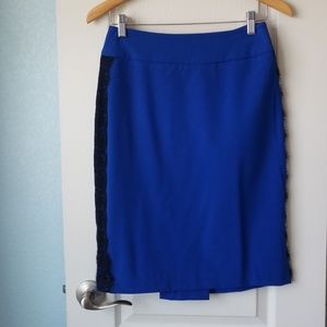 Pencil skirt with lace details